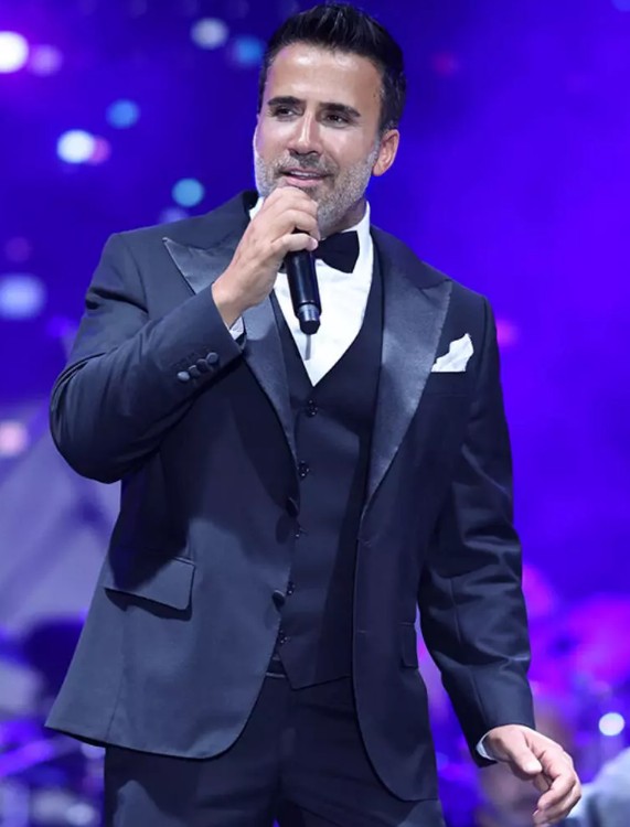 Emrah 15 yıl sonra ilk kez sahnede!